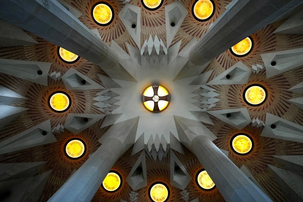 Vista del auditorio sobre el crucero de la basílica y bajo la Torre de Jesús de la Sagrada Família