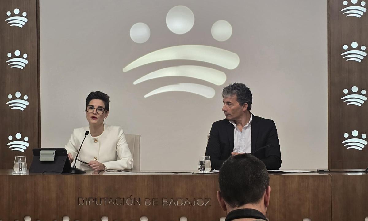 La presidenta provincial Raquel del Puerto y el director de Presidencia José Carlos Cobos.