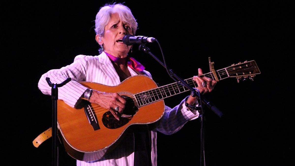 Joan Baez, en plena actuación en Porta Ferrada.