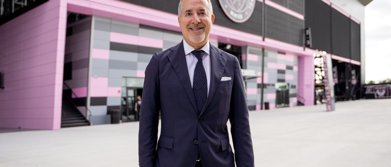 Jorge Mas, que será nuevo presidente del Real Zaragoza, en las puertas del estadio del Inter de Miami.