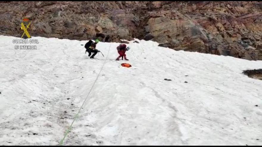 Un montañero de 69 años muere tras despeñarse 150 metros bajando del pico de Posets