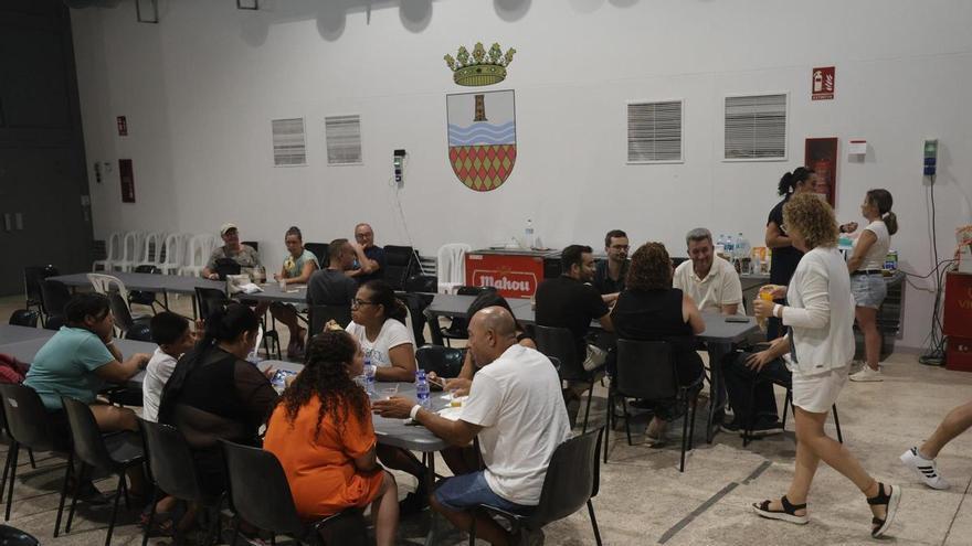 Los vecinos de Alfondeguilla evacuados por el incendio de la Vall d'Uixó continúan alojados en Moncofa