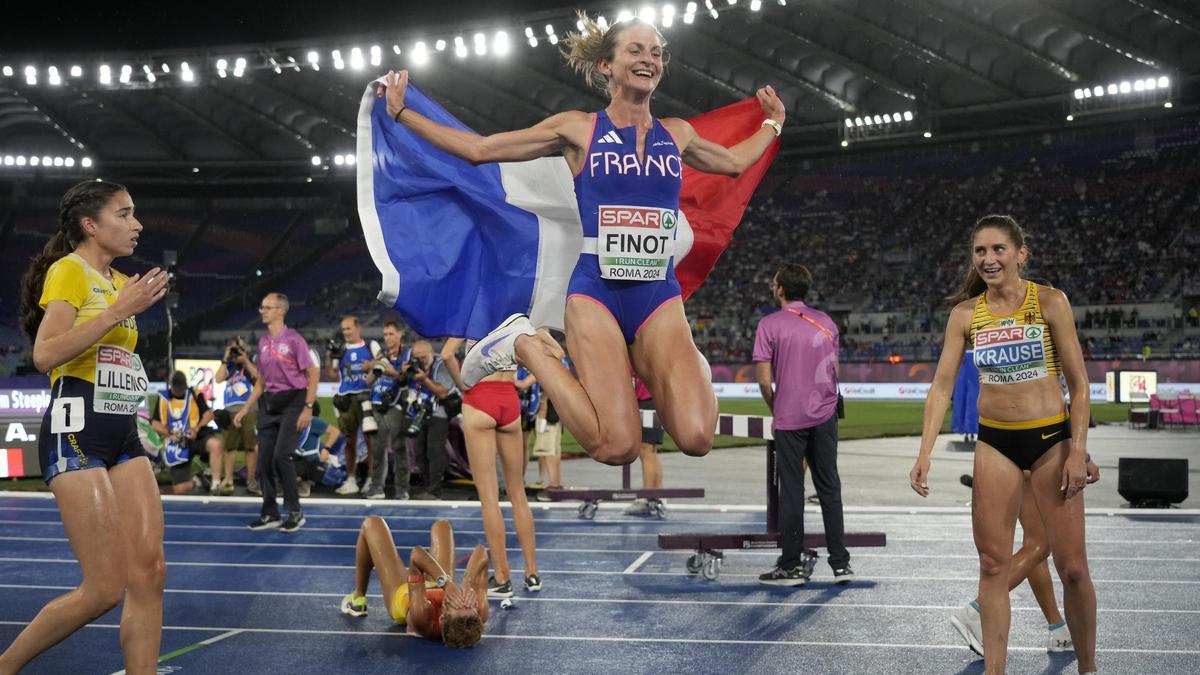 Alice Finot celebra su victoria en el Olímpico de Roma.