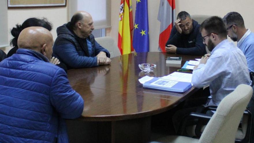 Un momento de la sesión plenaria en el Ayuntamiento de Cobreros. | A. S.