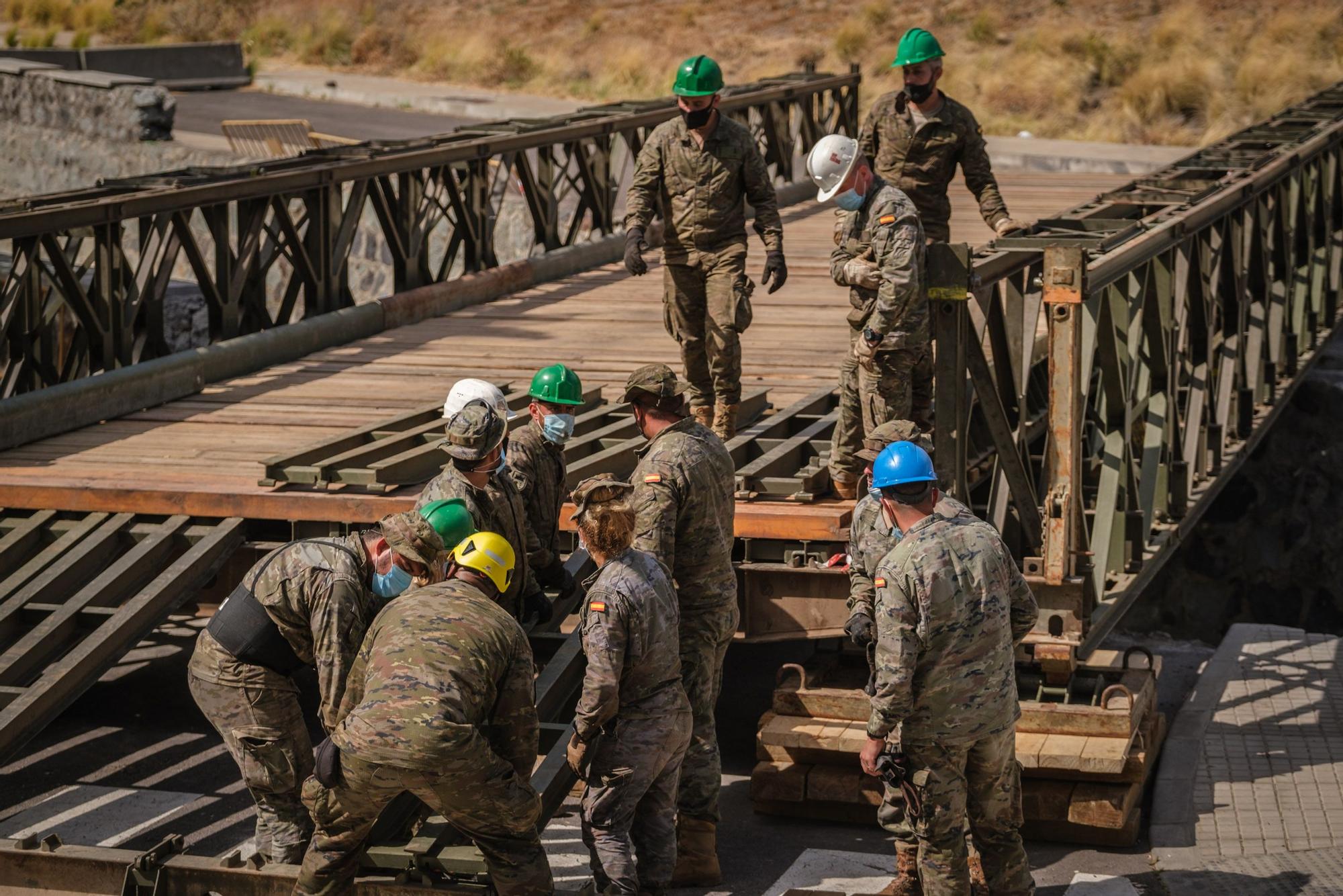 Tercer día del montaje del puente militar de San Andrés