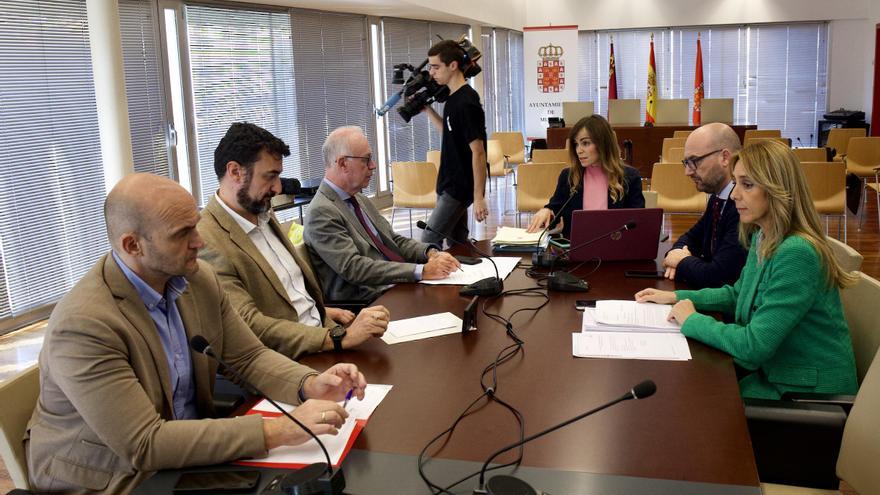 La comisión por el incendio de Atalayas comienza a rodar con más de 2.000 documentos sobre la mesa