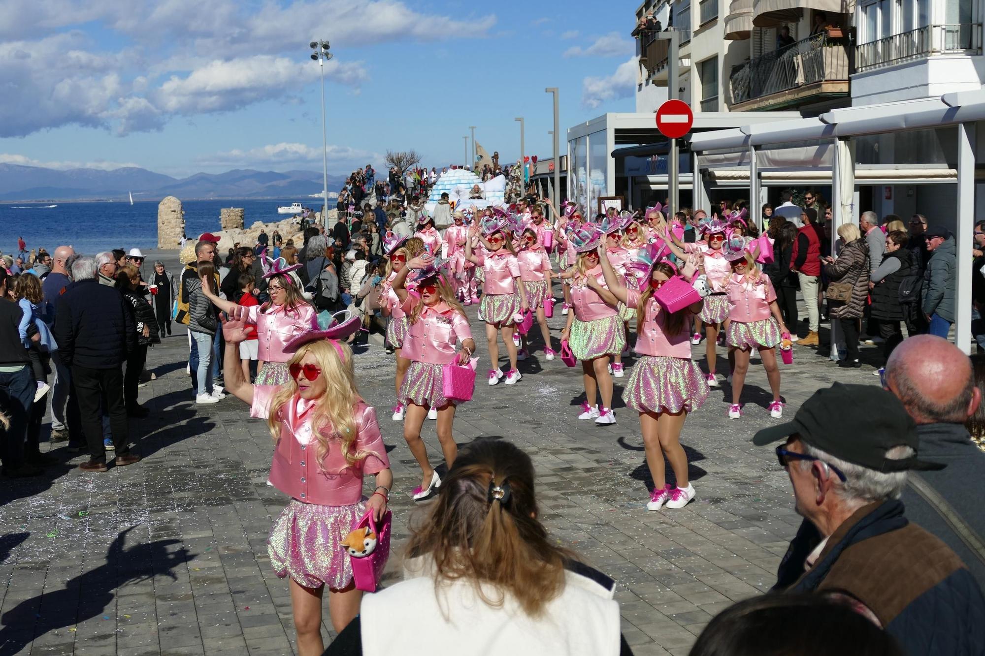 L'Escala s'acoloreix amb la rua de carnaval