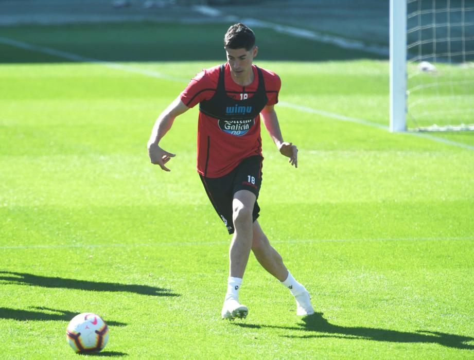 Carlos Fernández comienza a realizar algunas tareas con el grupo aunque su presencia en la convocatoria para el partido contra el Almería parece poco probable.