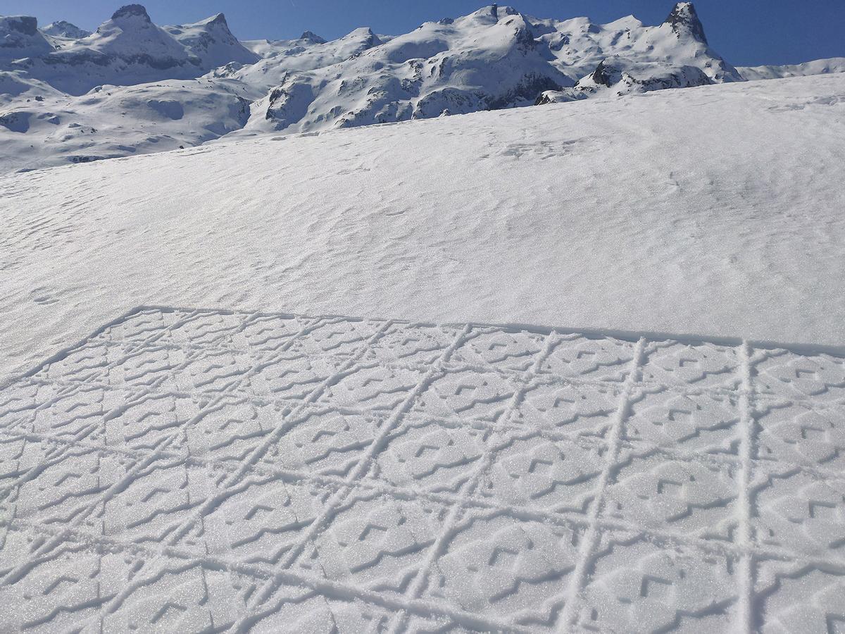 Una muy efímera intervención de De Riba sobre nieve recién caída.