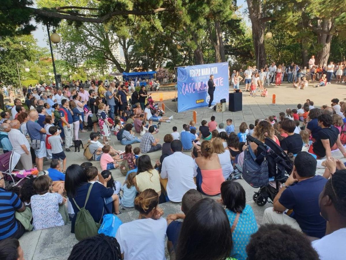 Uno de los espectáculos de Cascarillarte en el parque de Santa Margarita.