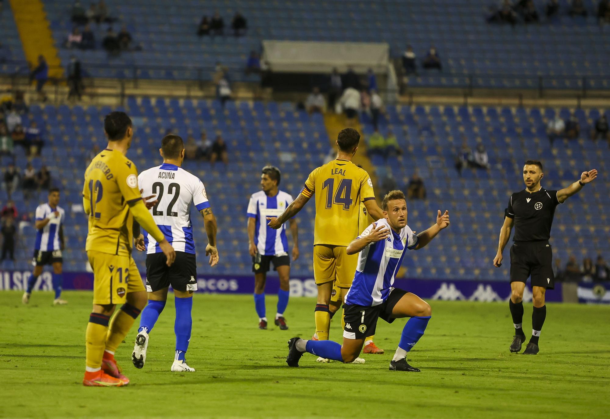 El Rico Pérez se harta del equipo: así se vivió en el estadio el Hércules - Atlético Levante