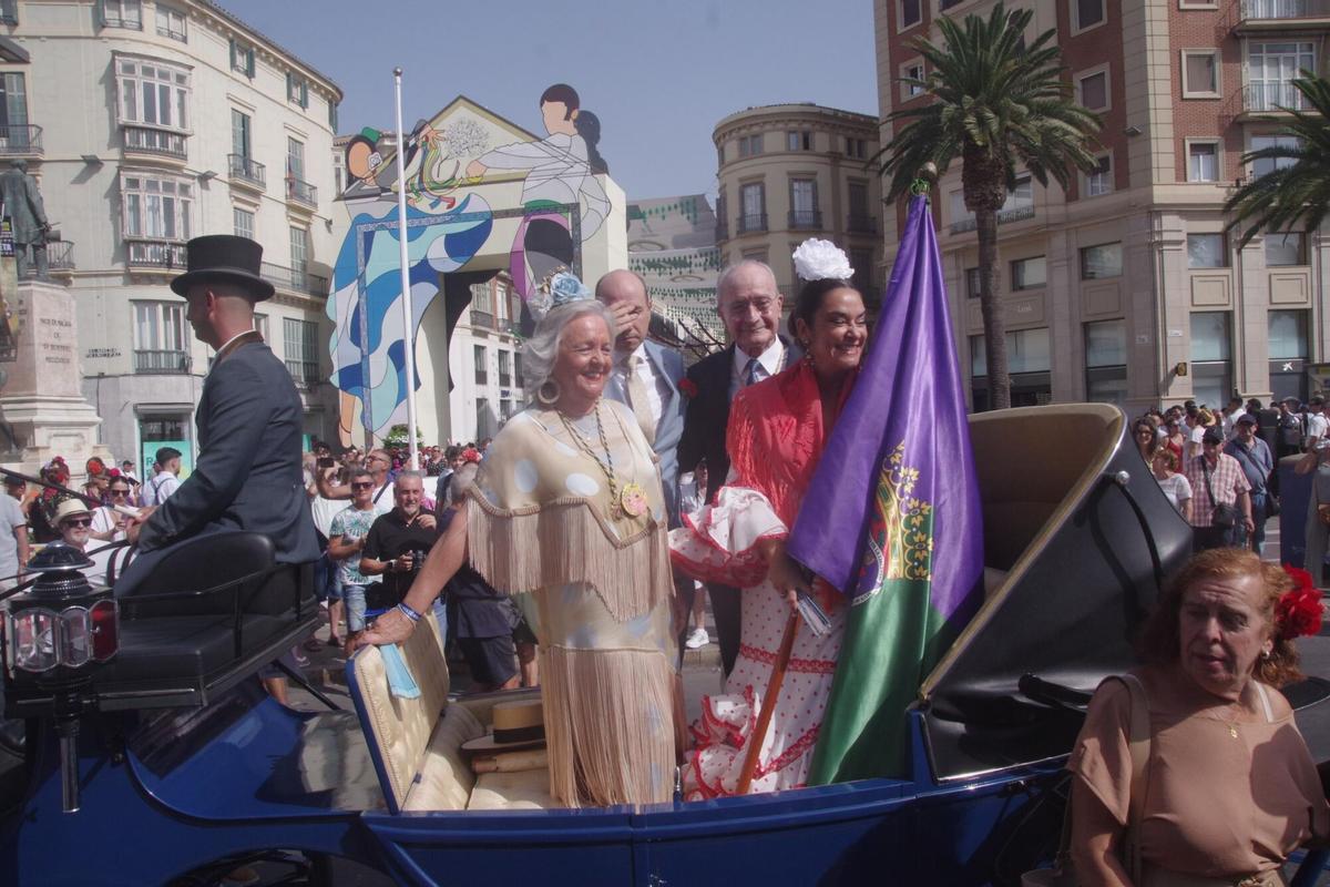 Málaga peregrina ante la Victoria para comenzar su Feria