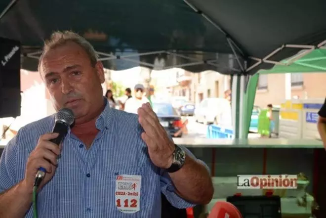 Campeonato de Lanzamiento de Huesos de Oliva 2015