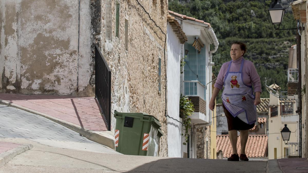 Una vecina de una pequeña localidad de Extremadura.