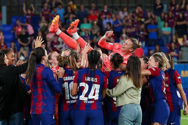 Liga F: FC Barcelona - Betis, el partido de despedida de Sandra Paños, Mariona Caldentey y Jonatan Giráldez, en imágenes