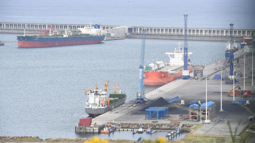 Punta Langosteira recibe su primer barco mercante movido con propulsión eólica