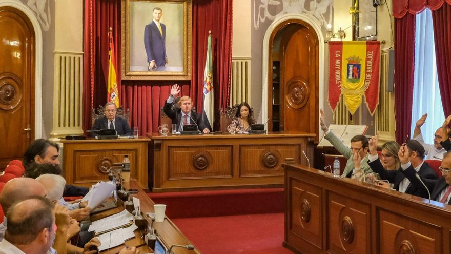 El alcalde de Badajoz se mantendrá al frente de la Policía Local hasta final de legislatura si el PP no la asume