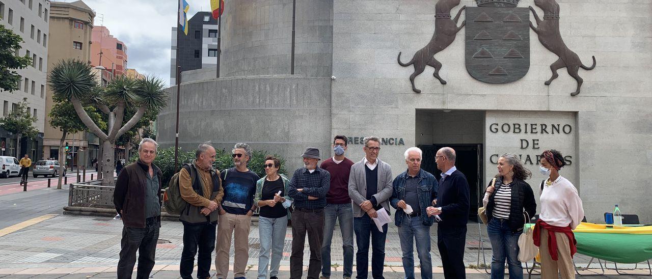 Algunos miembros del frente ciudadano contra la introducción del gas en Canarias.
