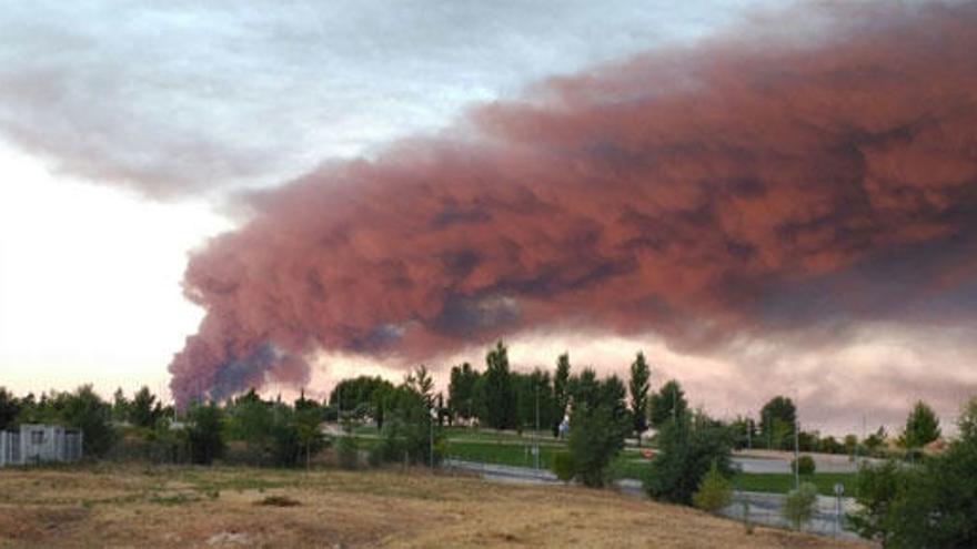 El incendio una planta de reciclaje en Chiloeches.