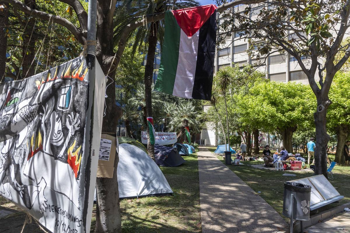 Valencia. VLC. Acampada propalestina en la Facultad de Filosofia. UV . FACULTAD FILOSOFIA . ACAMPADA A FAVOR DE PALESTINA . ENFRENTAMIENTO ENTRE ISRAEL Y PALESTINA . ATAQUES A GAZA