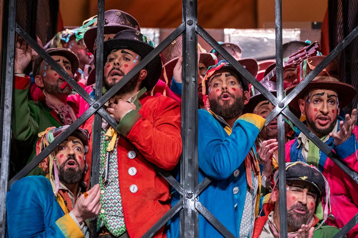 La chirigota de Écija fue semifinalista el COAC 2025 con 'Al cielo con él'.