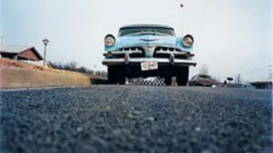 William Eggleston va fer aquesta foto en un carrer de Memphis el 1970.