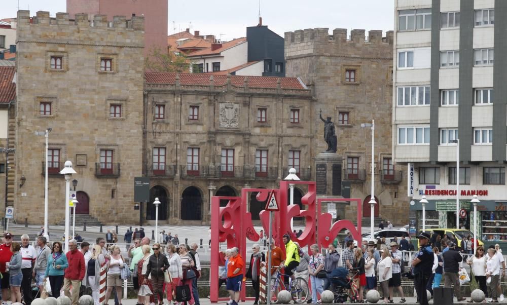 Desembarco de cruceristas extranjeros en Gijón