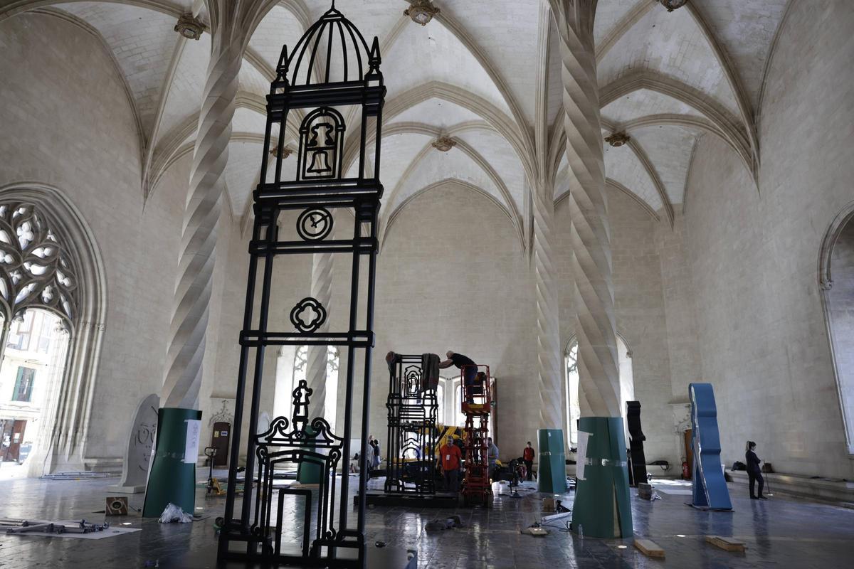 Montaje de la exposición de Julian Opie en la Llotja de Palma