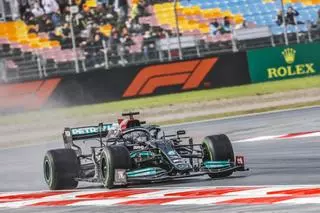 Hamilton se reivindica con la 'pole' tras su sanción y Alonso saldrá quinto