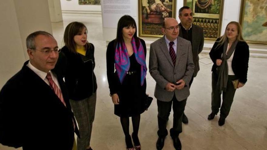 El presidente de la Fundación Caja Mediterráneo, junto a representantes del Ayuntamiento y la cultura.