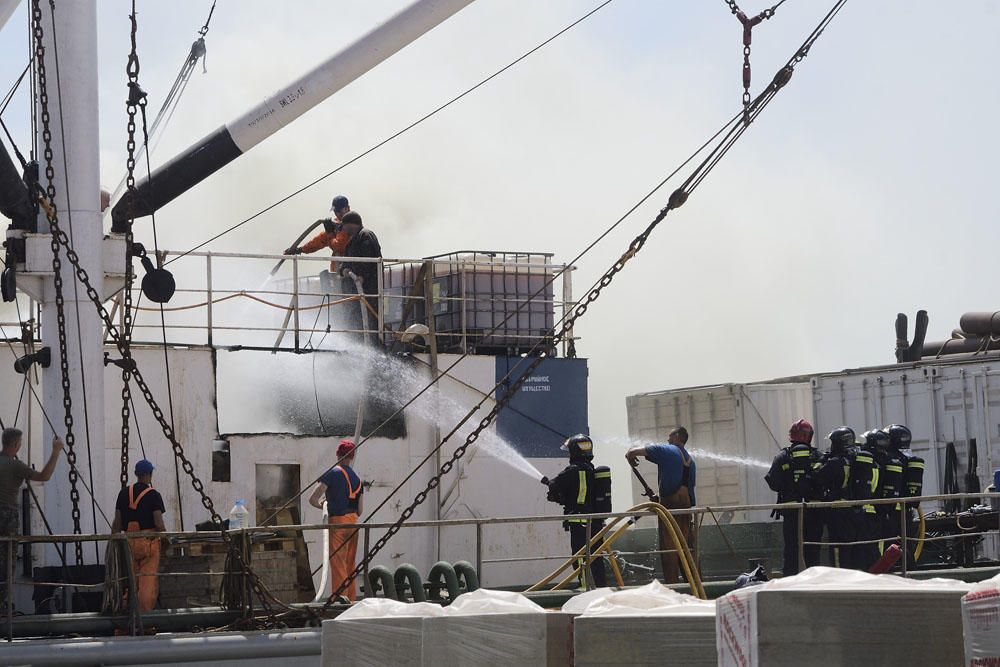 Incendio de un pesquero ruso en el Puerto