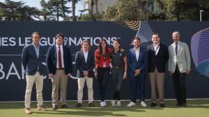 De izquierda a derecha: Daniel García Giro, director del CSIO Barcelona; Pablo Sánchez Marquiegui, presidente del Real Club de Polo; David Escudé, regidor de Deportes del Ayuntamiento de Barcelona y presidente delegado del Área de Deportes y Actividad Física de la Diputación de Barcelona; Sira Martínez, amazona y embajadora de CSIO Barcelona; Imma Roquet miembro del equipo nacional; Abel García, secretario general del Deporte y la Actividad Física de la Generalitat de Catalunya; Luis Comas, presidente de la Fundación RCPB y Santi Mercè, presidente del CSIO Barcelona