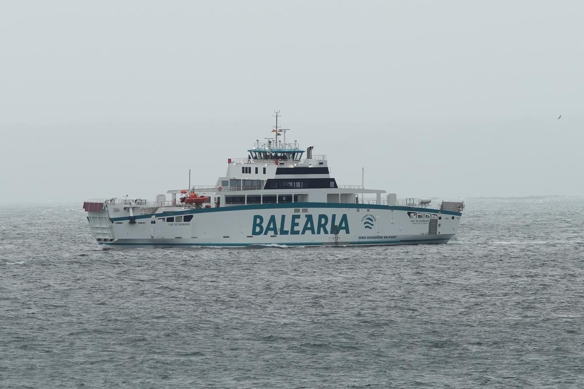 Una imagen del ferry Cap de Barbaria de Baleària.