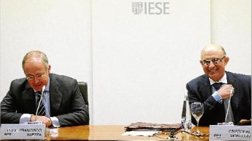 Montoro (dreta) i el professor de Direcció Comercial d&#039;IESE, en un acte a Madrid.