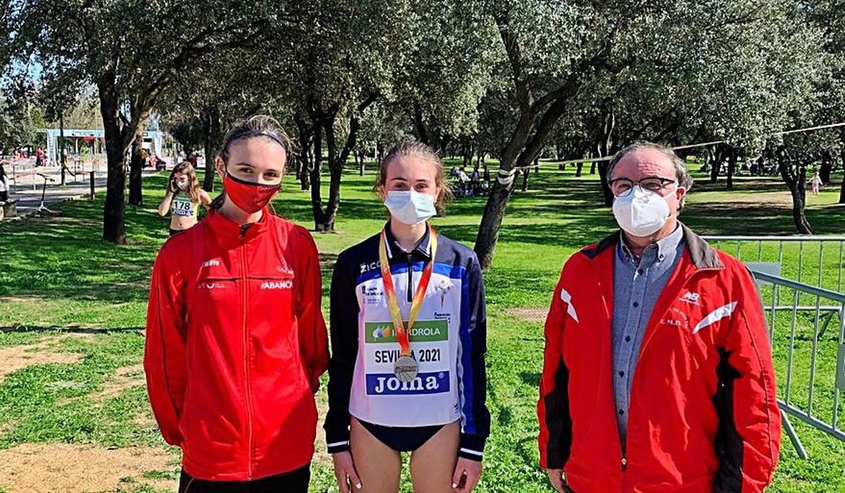 Nati Rivas, en el centro. |  // FDV