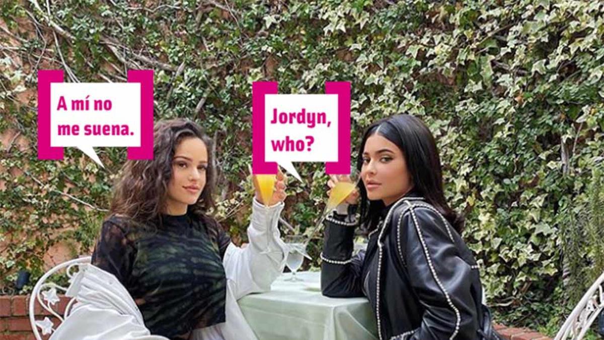 Kylie Jenner y Rosalía tomando una mimosa juntas