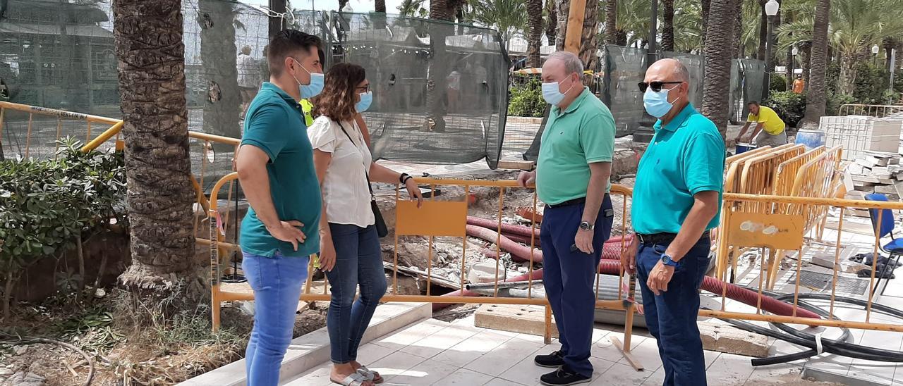 Los ediles del PSOE durante su visita a las obras de la Explanada