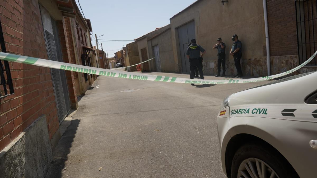 La Guardia Civil, en el lugar de los hechos.