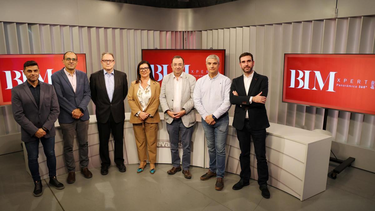 Los participantes en el debate: David Martínez, Benjamín González, Pablo Benlloch, Ana Caballer, Juan Vicente Bono, Antonio Martí y Salvador Moret.