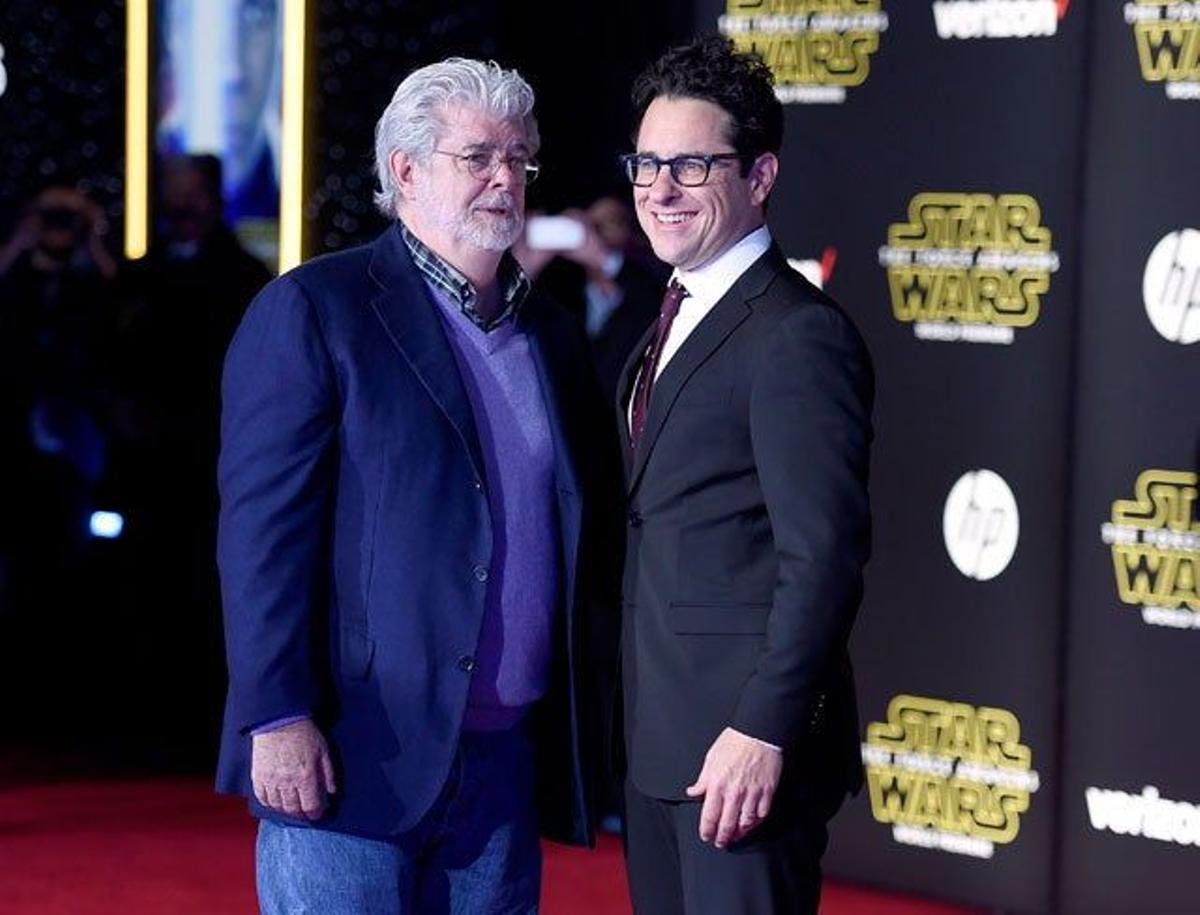 George Lucas y J.J. Abrams, en el estreno mundial de La guerra de las galaxias: el despertar de la fuerza en Los Ángeles.