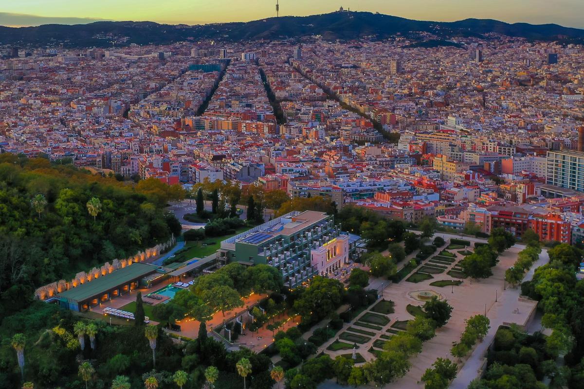 Vista de pájaro del Hotel Miramar Barcelona, en los pies de Montjuïc.