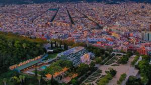 Vista de pájaro del Hotel Miramar Barcelona, en los pies de Montjuïc.