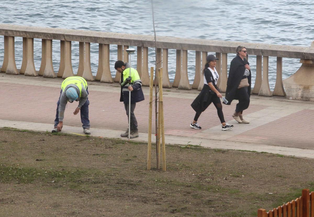 Últimos retoques en la obra del paseo marítimo de A Coruña