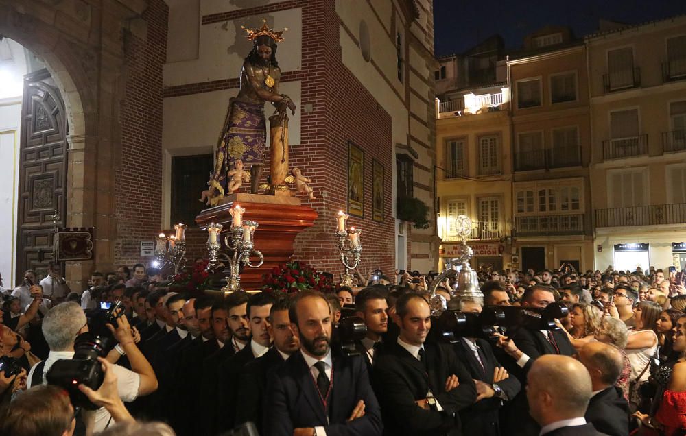 La imagen del Señor es trasladada en unas andas acompañado de la Banda de Zamarrilla, de cara a la procesión extraordinaria de este sábado