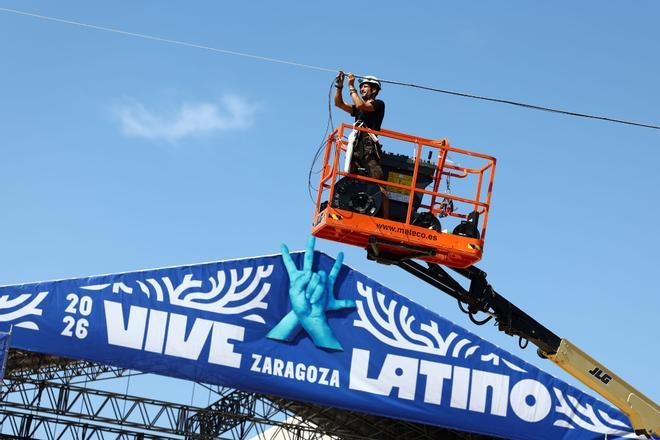 Visita al montaje del Vive Latino España en Zaragoza