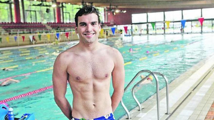 Daniel Díaz, en la piscina del Grupo Covadonga. / marcos león