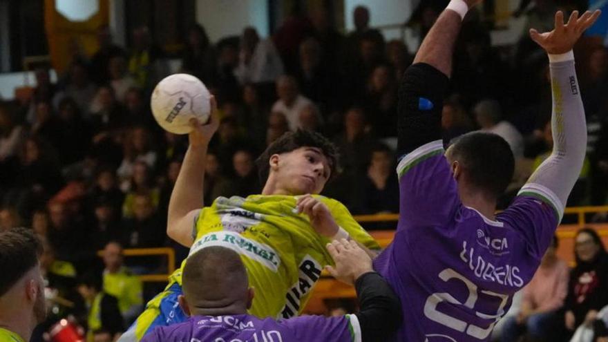 La &quot;revolución&quot; del Balonmano Zamora Enamora busca tomar Vallobín y ganar a Base Oviedo