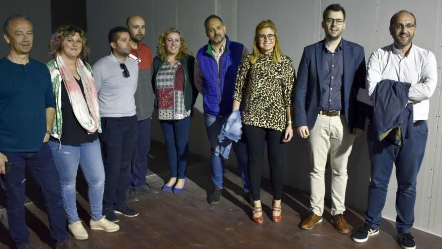 La alcaldesa con los representantes de todos los grupos municipales y el director del museo, esta mañana, visitando las instalaciones