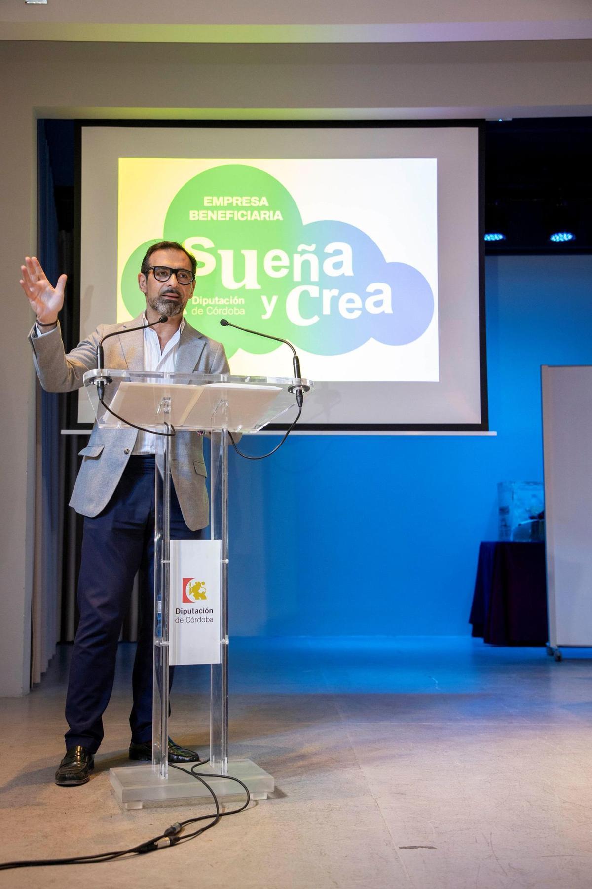 Félix Romero se dirige a los asistentes durante el acto.