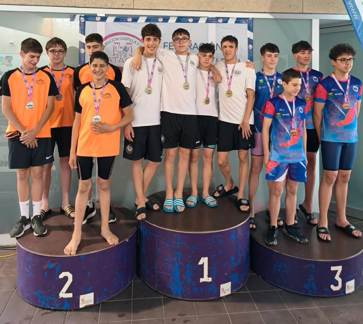 Uno de los podios logrados por el CD Natación Zamora y sus infantiles en Valladolid